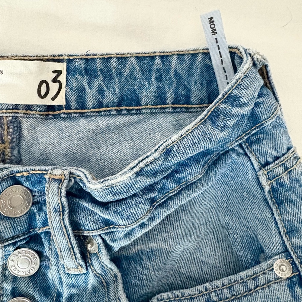 Mom Jeans - Picture 2 of 6